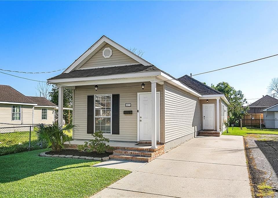1st image of 823 Avenue B