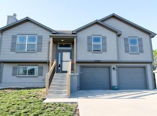 20022 W 220th Ter, Spring Hill, KS 66083