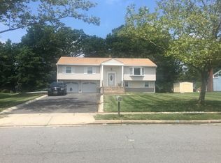 7 Vicksburg Pl, Manalapan, NJ
