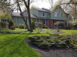 23 Lodge Pole Rd, Pittsford, NY 14534