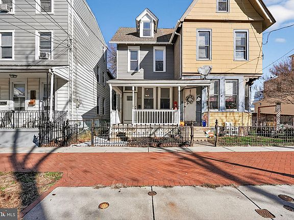 2nd image of 325 Monmouth St