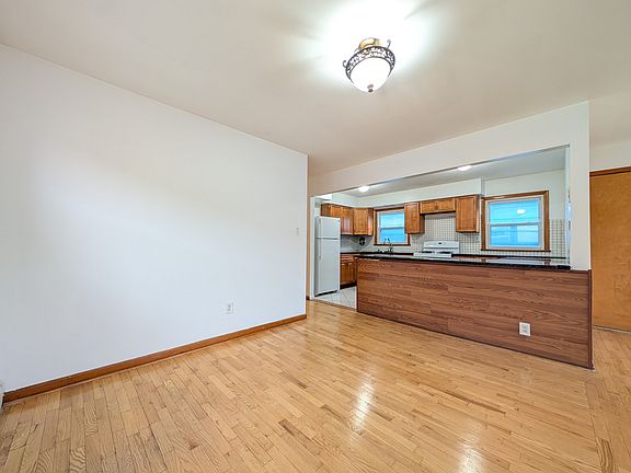 4th image of 519 Davis Ave Floor 2