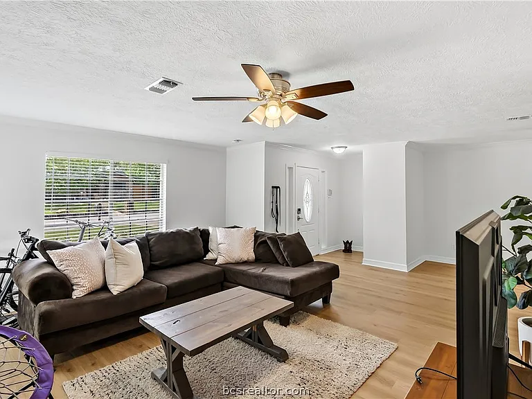 1405 Lawyer St — Photo 7