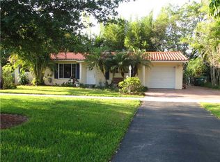 13976 Lake George Ct, Miami Lakes, FL 33014