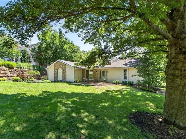 5801 W 164th St, Stilwell, KS 66085
