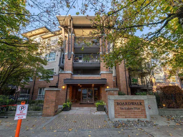 700 Klahanie Dr #205, Pt Moody, BC V3H 5L3
