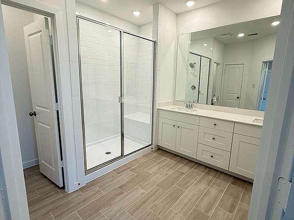 5th image of 31815 Blossom Ln