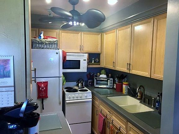 5th image of 805 Edgewater Dr