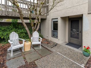 6536 Park Point Ln NE, Seattle, WA