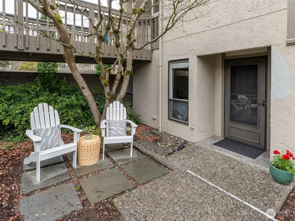 6536 Park Point Lane NE, Seattle, WA 98115
