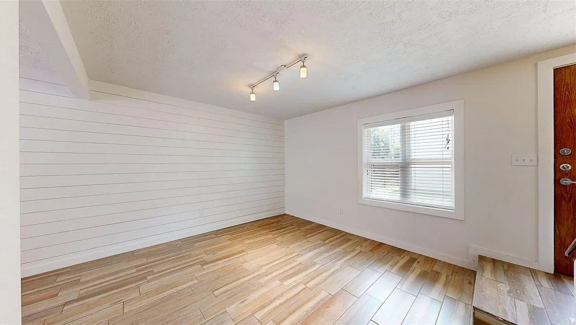1 bed, 1.0 bath, 910 sqft, $1,300 — Photo 4