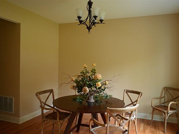 4th image of 28 Wooden Ln