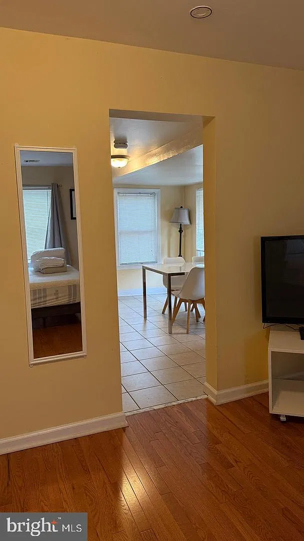 1 bed, 1.0 bath, 2722 sqft, $2,100 — Photo 4
