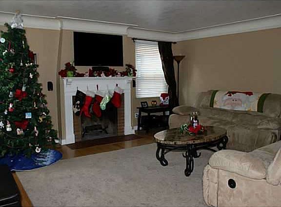 2nd image of 384 Louvaine Dr