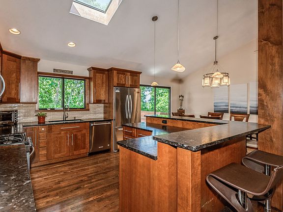 3rd image of 76 Highview Dr