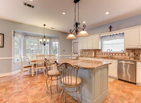 5th image of 119 Century Oak Ln