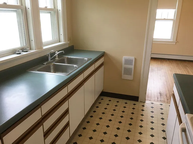 605 E Thomas St — Photo 5