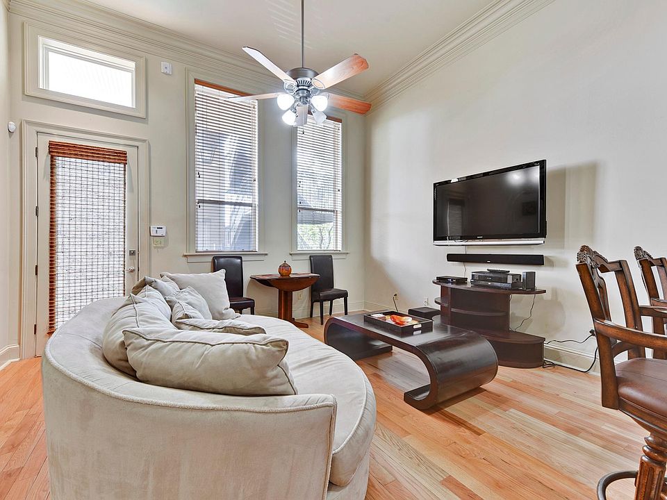 1st image of 8416 Oak St APT E