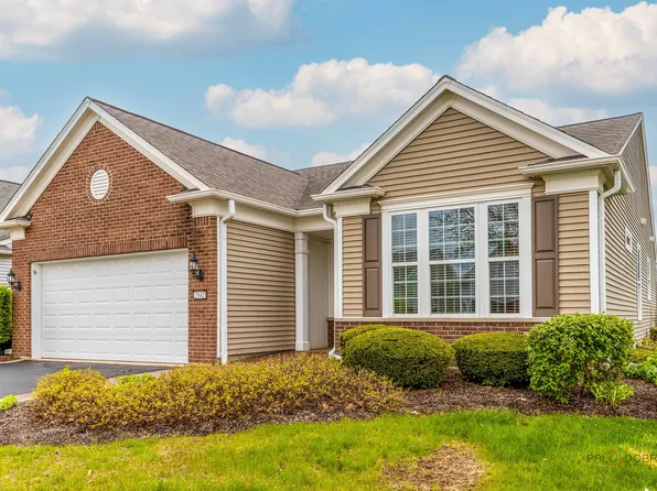 2942 Ravinia Cir, Mundelein, IL 60060