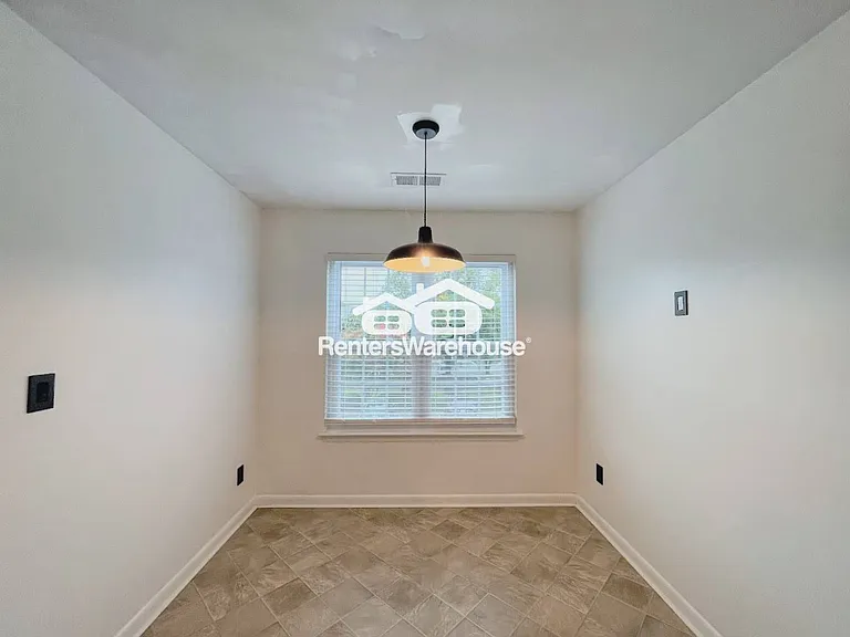 1843 Chantilly Ct #404 — Photo 10