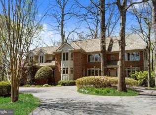 9049 Holly Leaf Ln, Bethesda, MD 20817