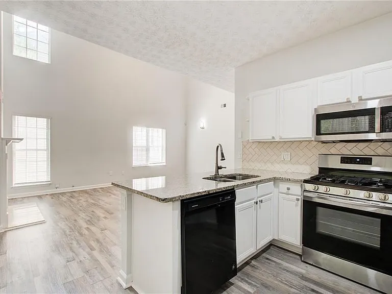 2470 Stonegate Dr NW — Photo 15