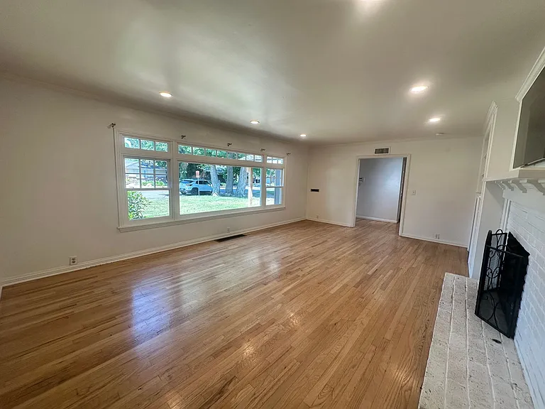 1531 W Laurel Ave — Photo 5