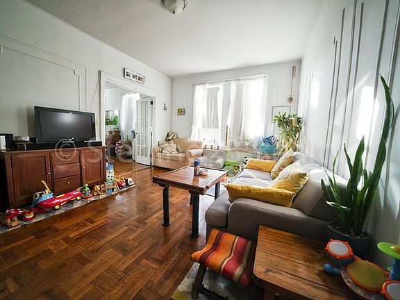 5th image of 2601 24th Ave APT 3A