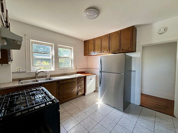 5th image of 34 Pelham St #2