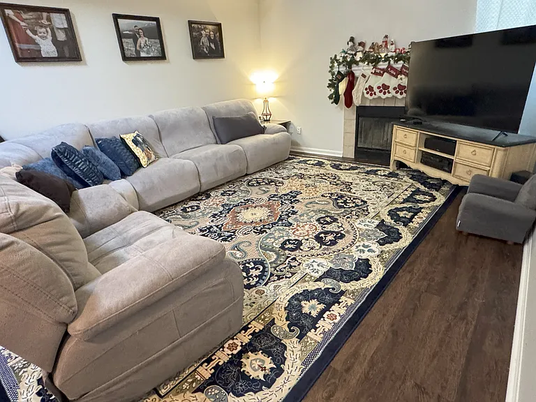 920 Colonial Dr — Photo 2