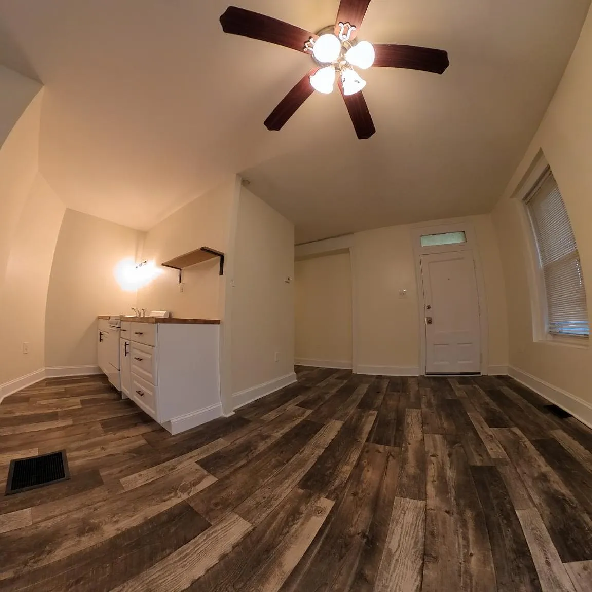 Studio, 450 sqft, $450 — Photo 2