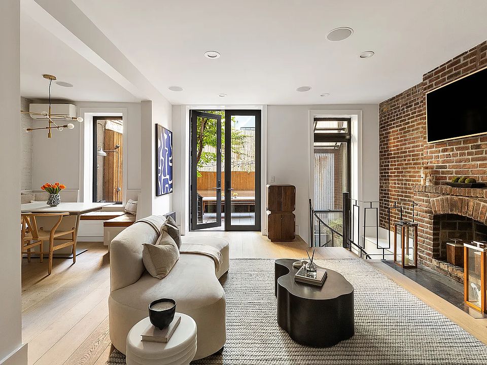 1st image of 453 W 43rd St