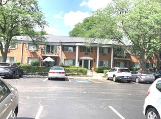 2311 S Goebbert Rd #B104, Arlington Heights, IL 60005