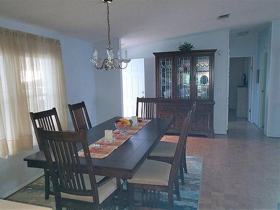 4th image of 18 Winthrop Ln