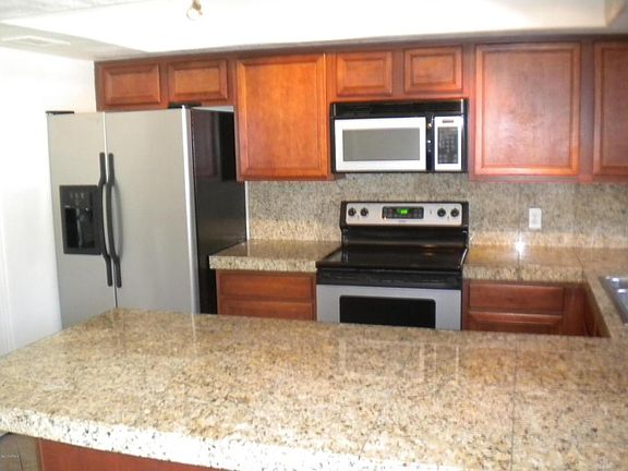 4th image of 22 E Hermosa Dr