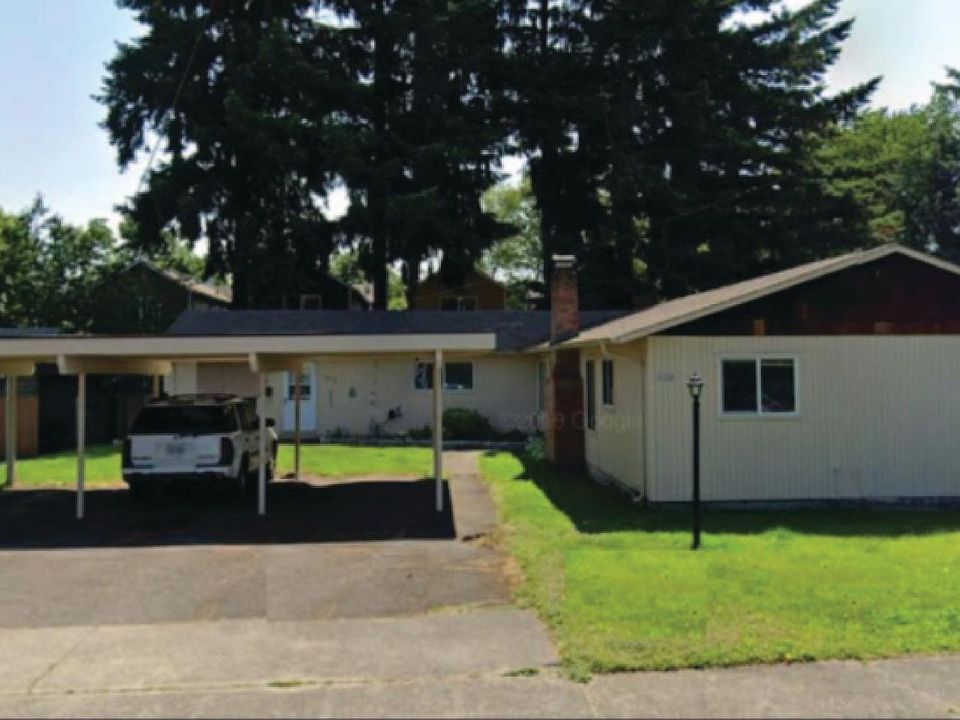 Front of triplex, carport (3 wide), each unit get's parking space, 2 deep. This unit's parking space is in the middle (best coverage getting in and out of car)