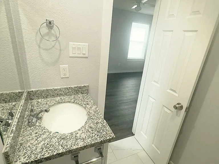 Main Full Bath