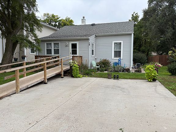 3rd image of 1213 W University Ave