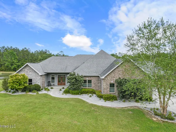 1060 Fenton Place Dr, Kiln, MS 39556