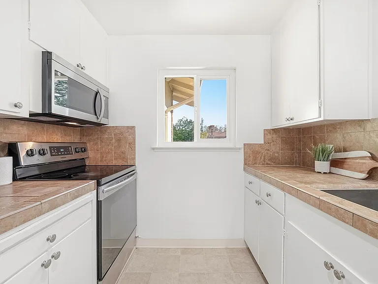 3967 Bismarck Dr — Photo 15
