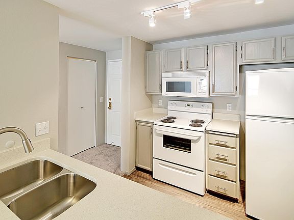 2nd image of 10501 8th Ave NE APT 404