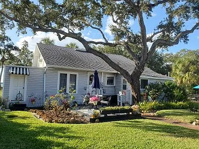 1121 Victoria Dr — Photo 5