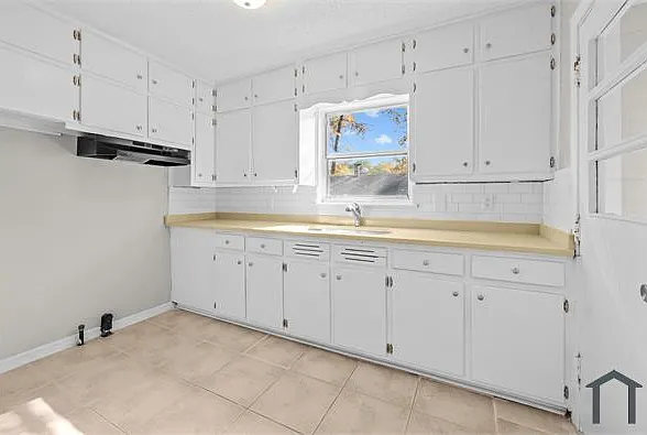 7404 Paris Ave — Photo 2