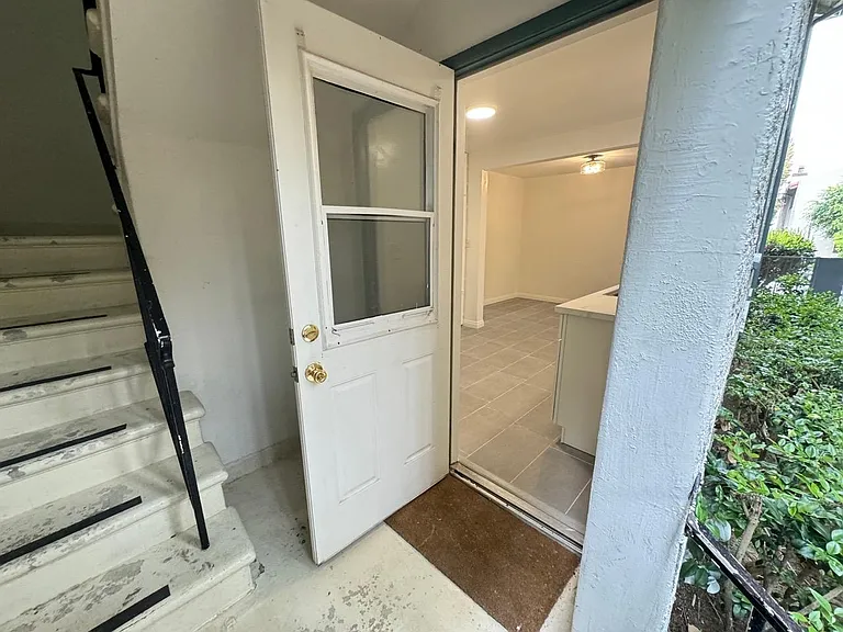 835 Bay St #1 — Photo 35
