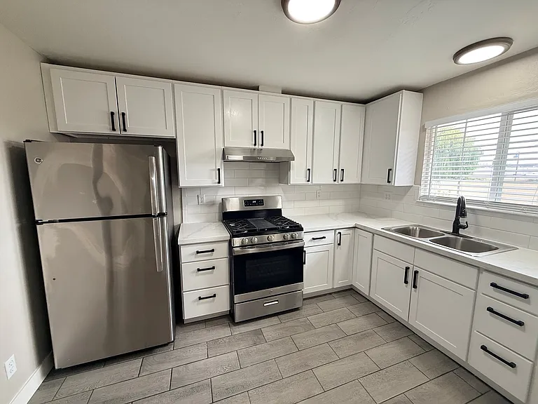 3164 Mission Dr — Photo 3