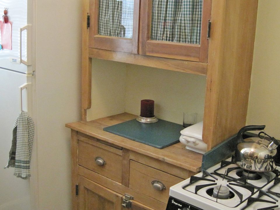 2nd image of 333 E 41st St APT 5E