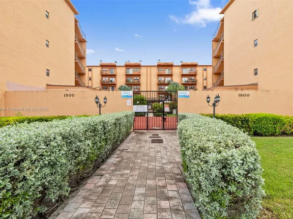 1800 W 54th St APT 109, Hialeah, FL 33012