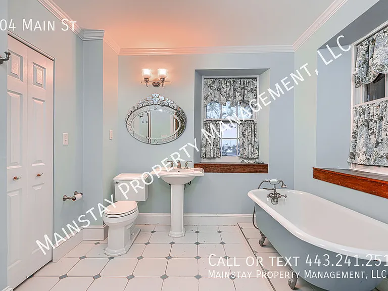 704 Main St — Photo 16