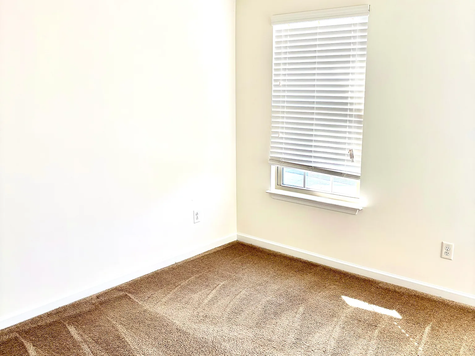3 bed, 2.5 bath, 1740 sqft, $1,850 — Photo 3