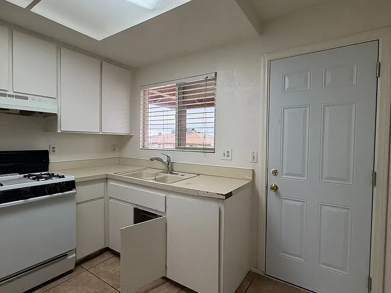 P032 — Photo 21